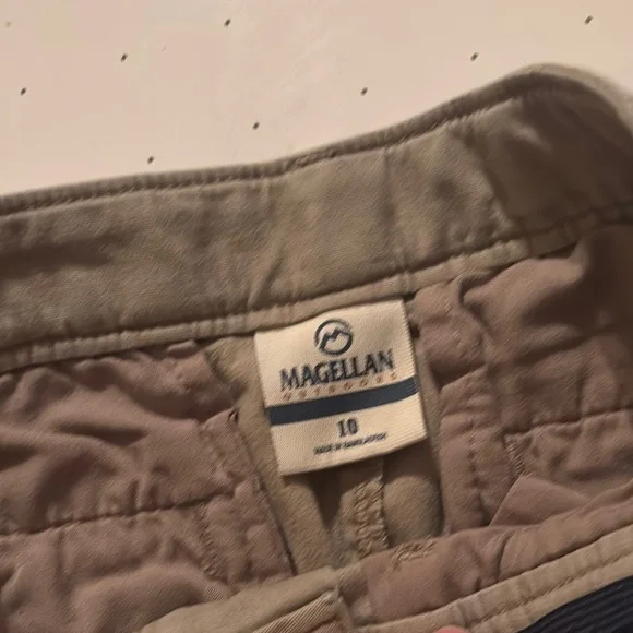 Magellan Outdoors Kids' Tan Cargo Shorts Bundle Boys Size 10 Used - Picture 2 of 4